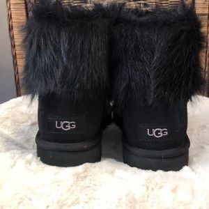 Ugg women’s size 8 black mini fluff boots